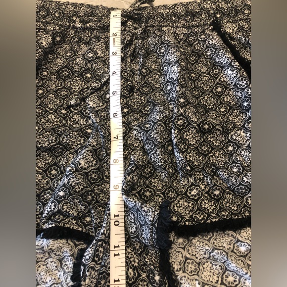 American Eagle High Waisted Short Shorts - Picture 7 of 8